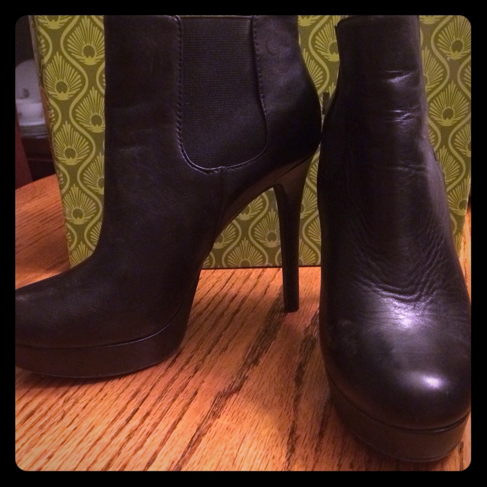 Gianni Bini black booties sz 7M.